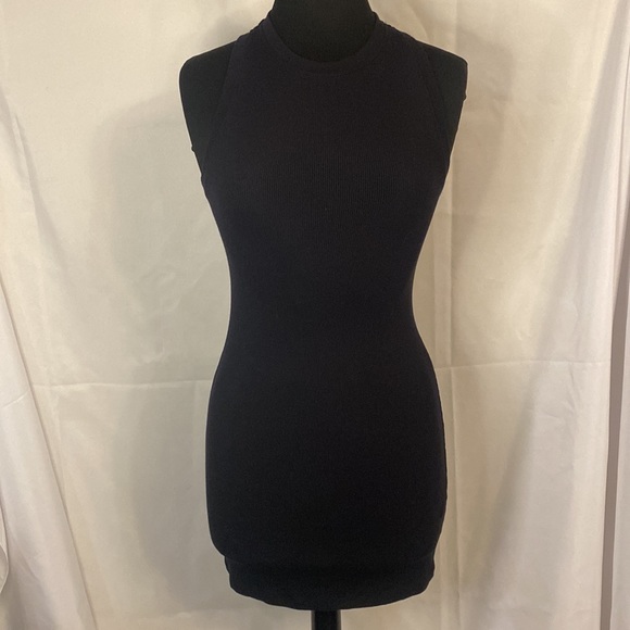 Wilfred Dresses & Skirts - wilfred free black sleeveless midi body con dress
